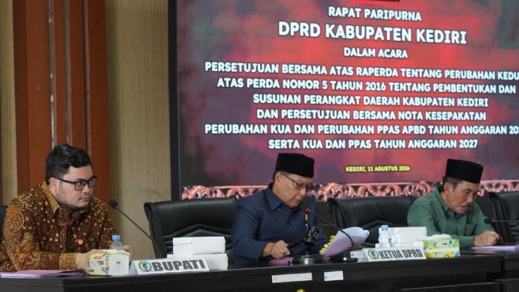 pdip jatim 260812 paripurna kediri kab