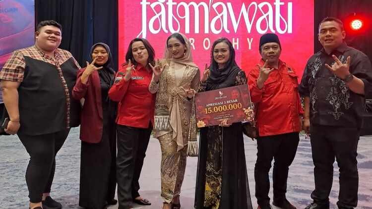 pdip jatim 260814 kerudung nggalek 1