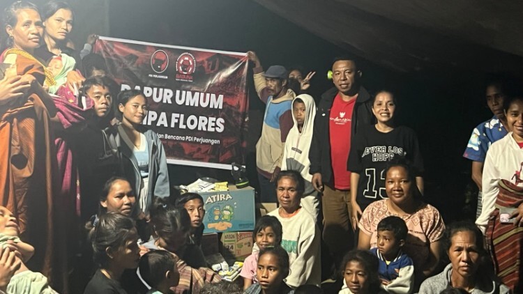 pdip jatim 260816 aksi banteng ntt 1