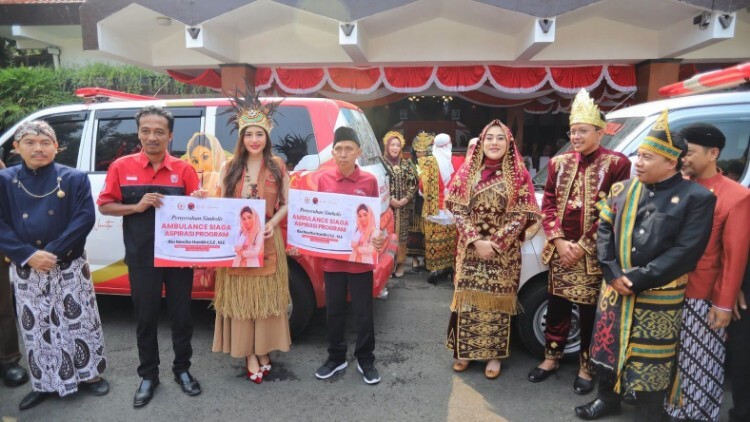 pdip jatim 260817 ambulans novita 1