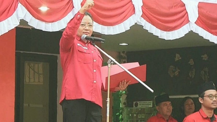 pdip jatim 260818 17an dpc sby 1