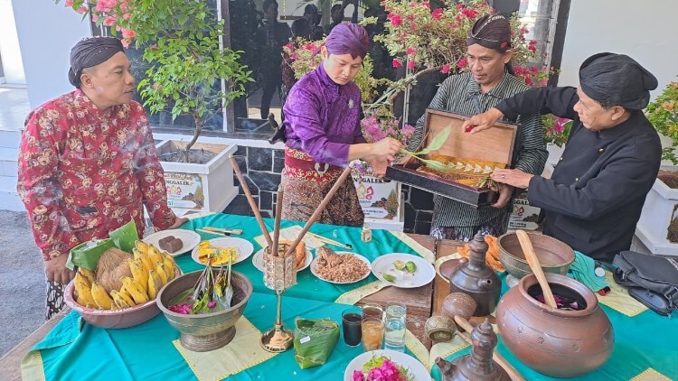 pdip jatim 260830 jamasan pusaka nggalek 1