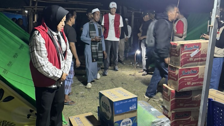 pdip jatim 260916 temui korban gempa ntt 1