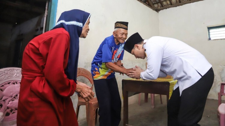 pdip jatim 260909 masipin blusukan 1
