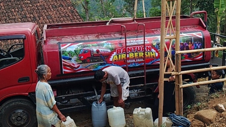 pdip jatim 260910 tangki air nggalek