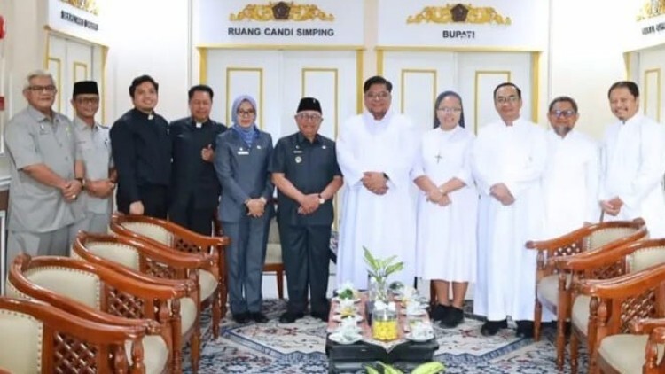 pdip jatim 260915 silaturahmi katolik blitar