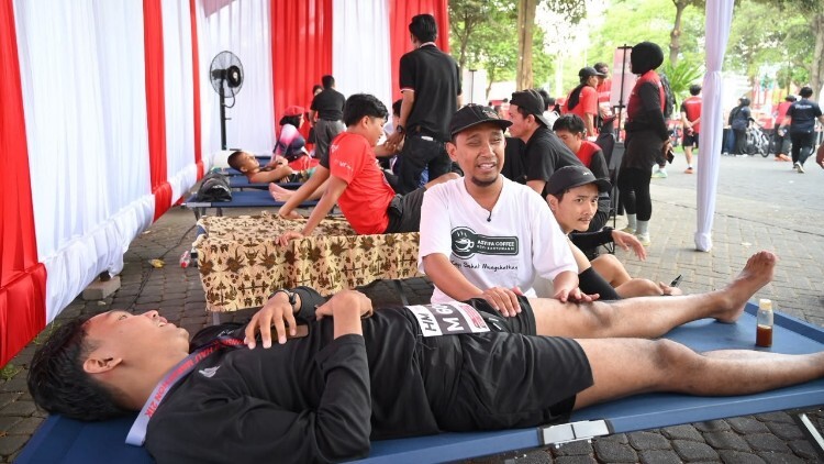 pdip jatim 260920 terapis tuna netra 1