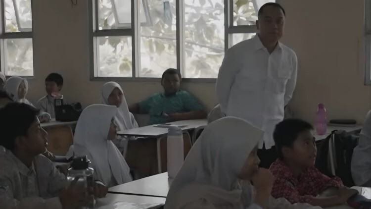 pdip jatim 261002 sidak sekolah