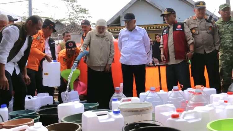 pdip jatim 261006 bantuan air