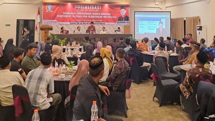 pdip jatim 261013 sosialisasi keberagaman