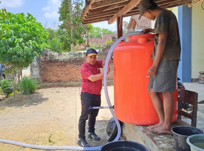 pdip jatim 261014 sumur bor nggalek 1