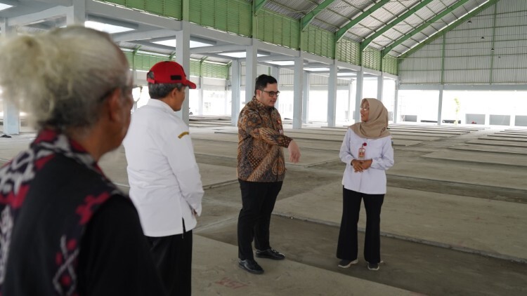 pdip jatim 261015 pasar ngadiluwih 1