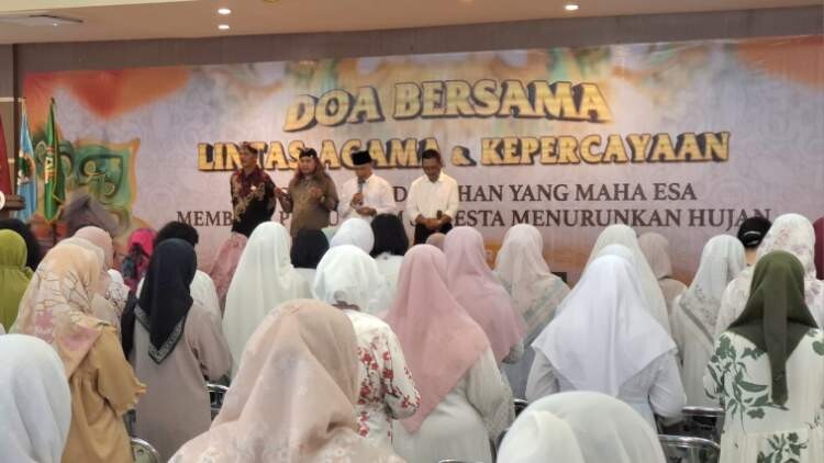pdip jatim 261022 doa minta hujan 1