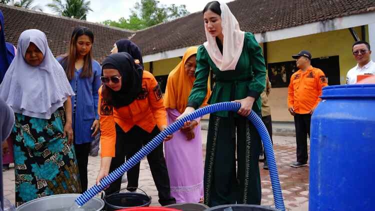 pdip jatim 261030 bantuan air nggalek 1