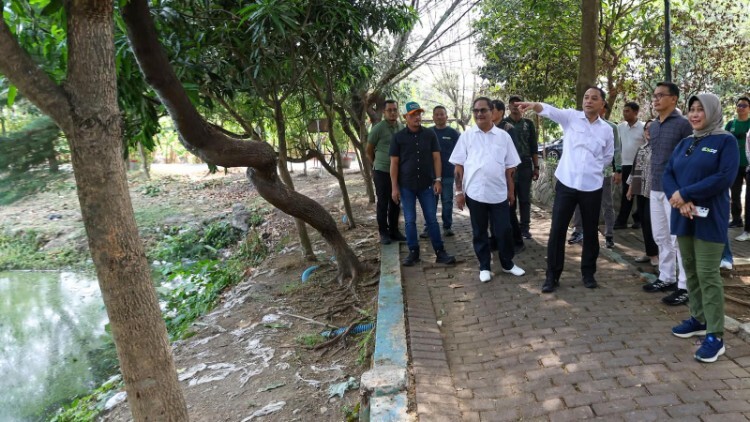 pdip jatim 261031 hutan kota jeruk 1